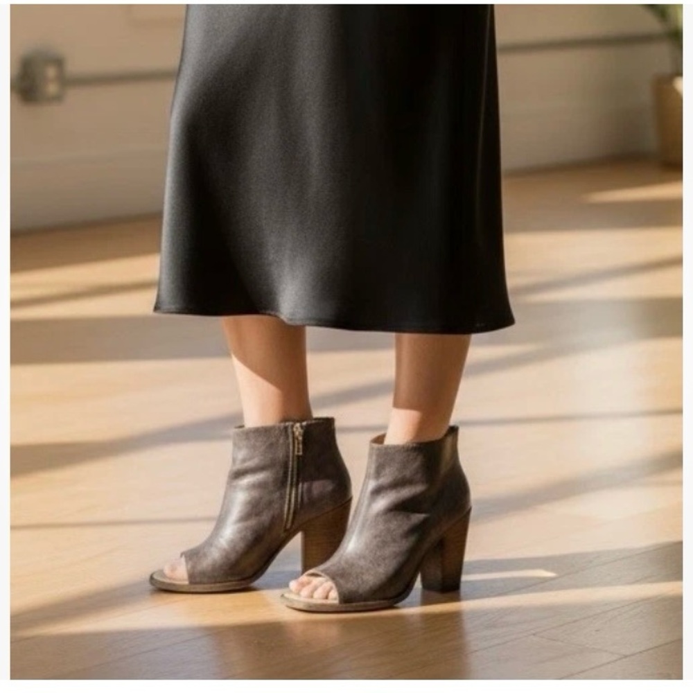 Bed Stu free bird leather chunky zip up bootie style shoes